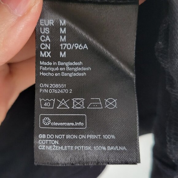 H&M Classic WB Friends Graphic Spell Out Black Short Sleeve Tee Shirt Sz Medium - Picture 9 of 10